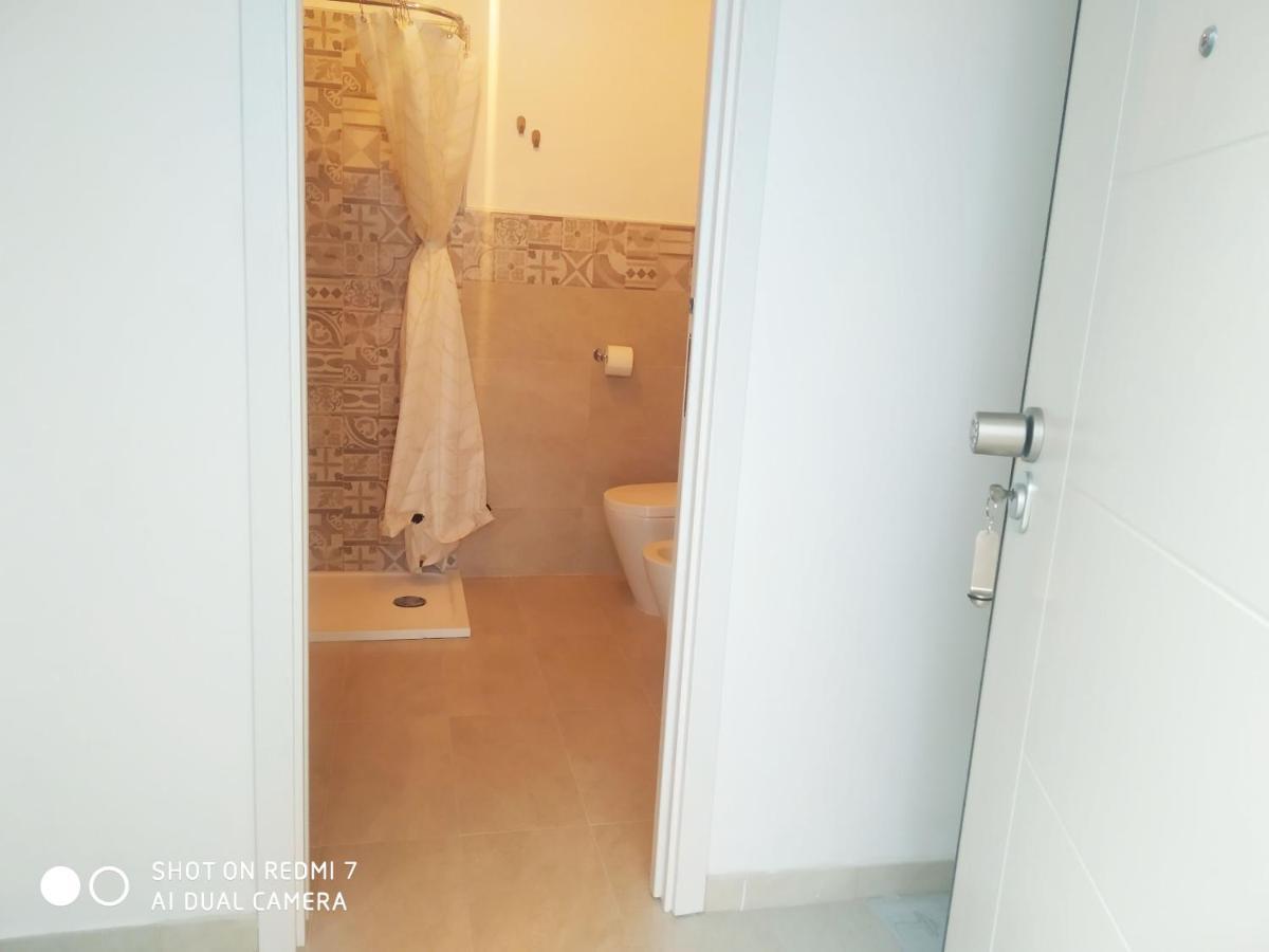 Aurisa Apartment Бари Экстерьер фото