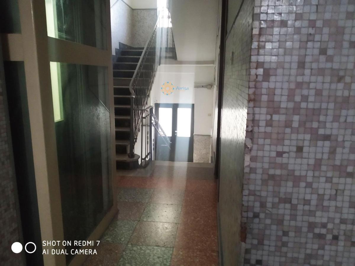 Aurisa Apartment Бари Экстерьер фото