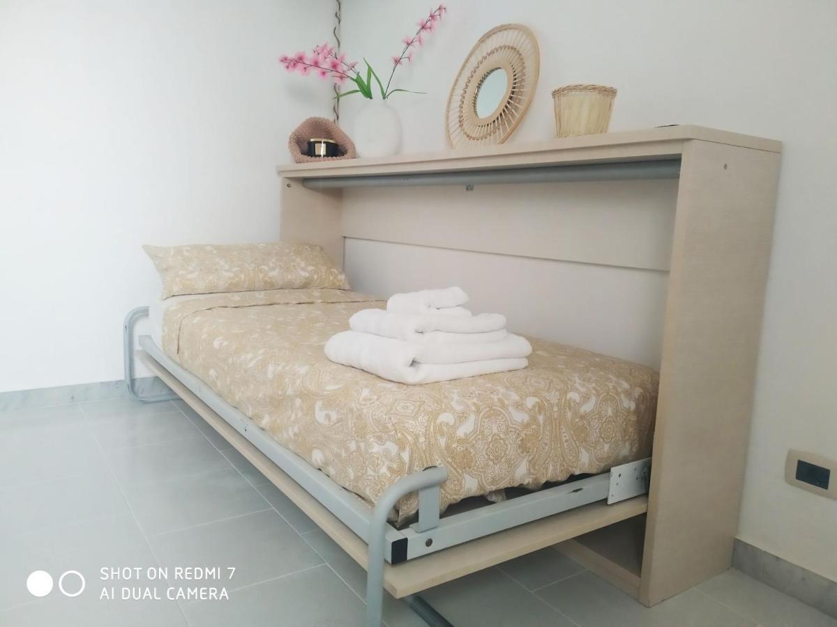 Aurisa Apartment Бари Экстерьер фото