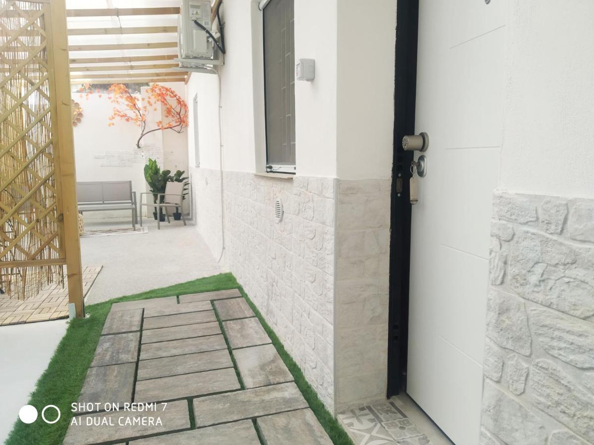 Aurisa Apartment Бари Экстерьер фото