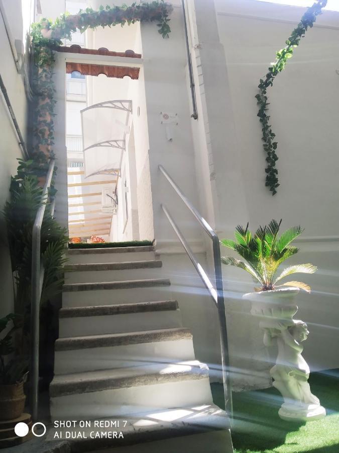 Aurisa Apartment Бари Экстерьер фото